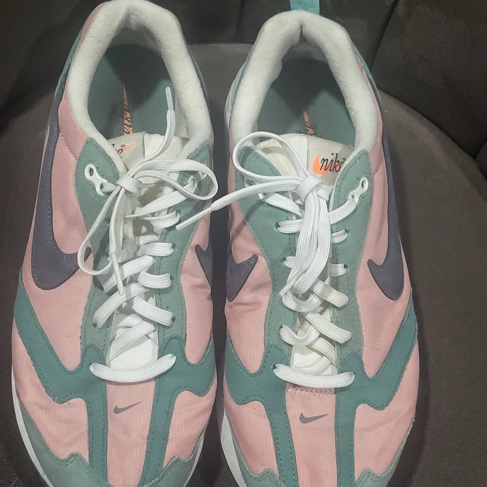 DC Pink and Green Sneakers Retro-Inspired Design